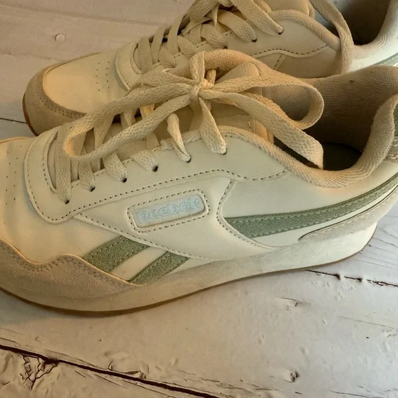 Reebok Cream and Green Sneakers Retro-Inspired Design - Picture 5 of 6